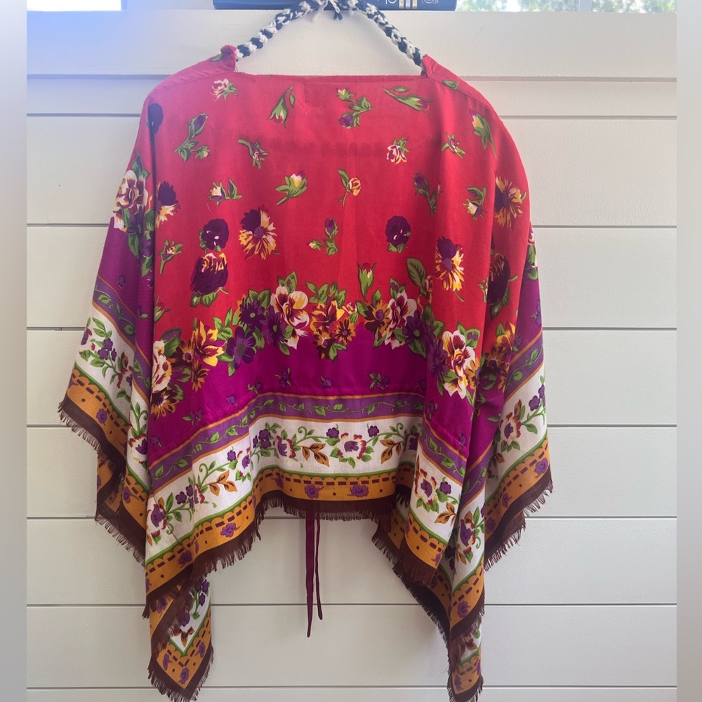 Betsy Johnson Coverlet. Colorful. Summer. Elegant. Cool nights - Picture 7 of 7